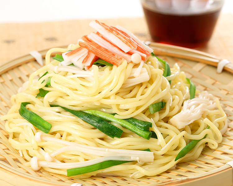 ニラとかにかまのざるラーメン