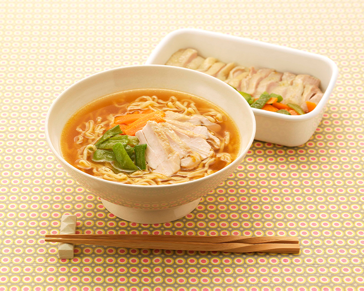 マルちゃん正麺 味噌味　鶏肉とピーマンのバター蒸しのせ