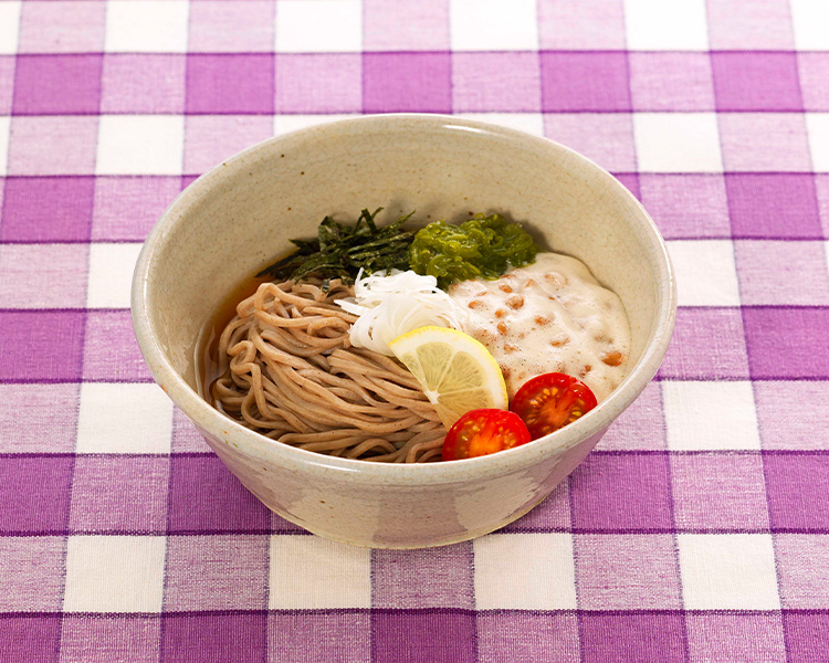 レモン納豆とメカブのふわとろ蕎麦