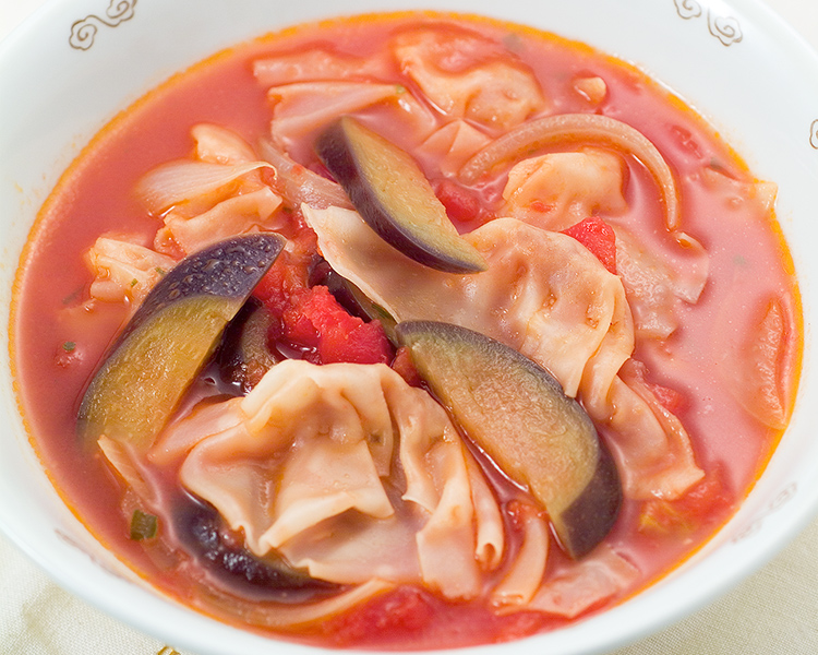 ワンタンとなすの中華トマトスープ