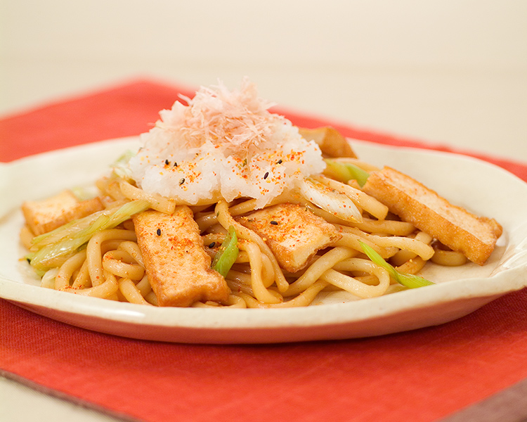 厚揚げとネギの焼うどん　おろしのせ