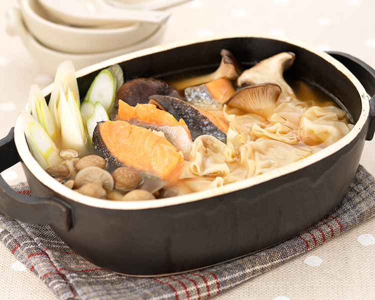 鮭とキノコのワンタン鍋