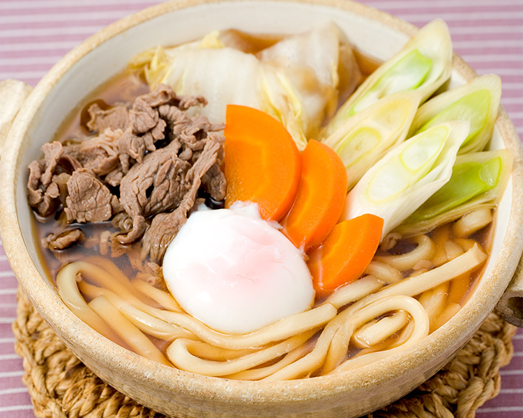 すき焼き味の鍋焼きうどん