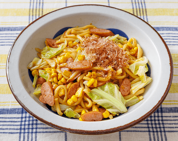 子供喜ぶ！ウインナーとコーンのバターしょうゆ焼うどん