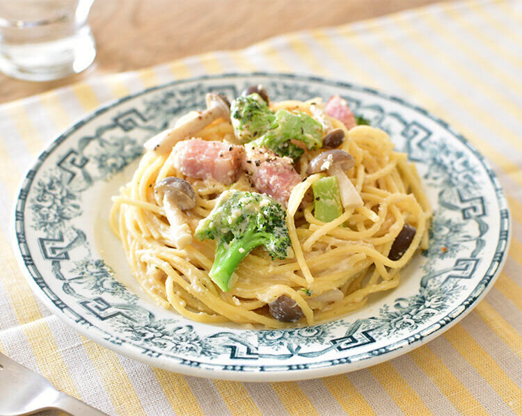 だしが香る♪厚切りベーコンとブロッコリーのチーズパスタ