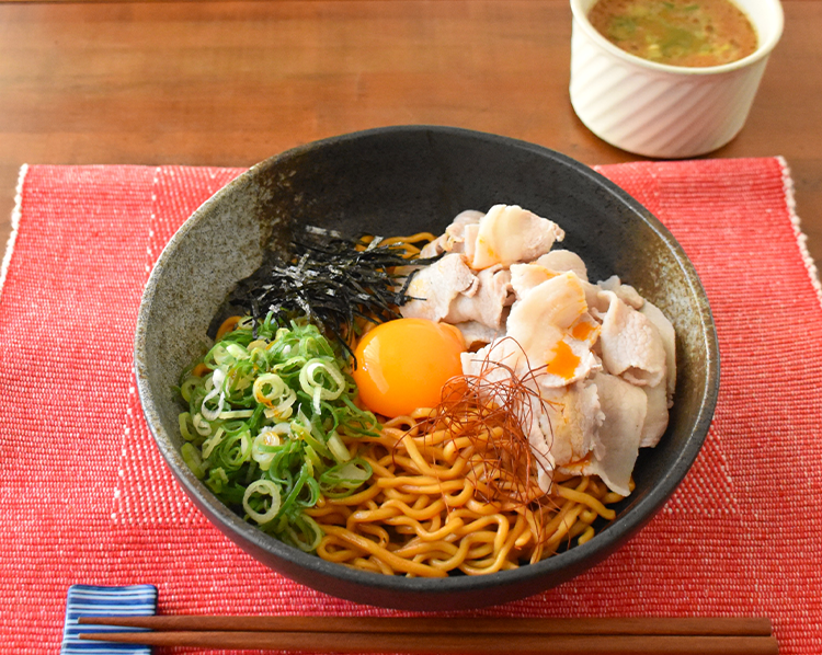 醤油豚骨まぜそば