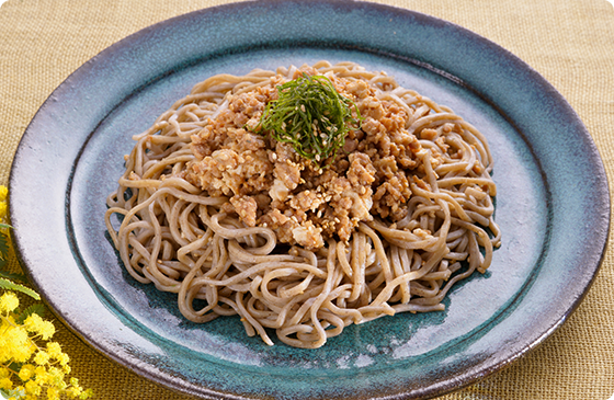 レンジで簡単! 肉味噌豆腐のジャージャー蕎麦