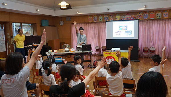 かつお節に強い興味を示しました