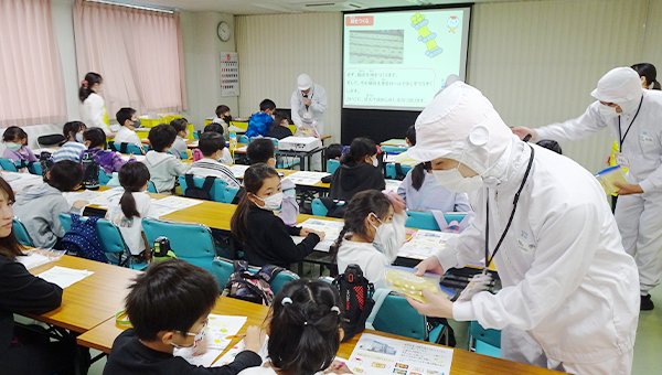 工場見学の様子